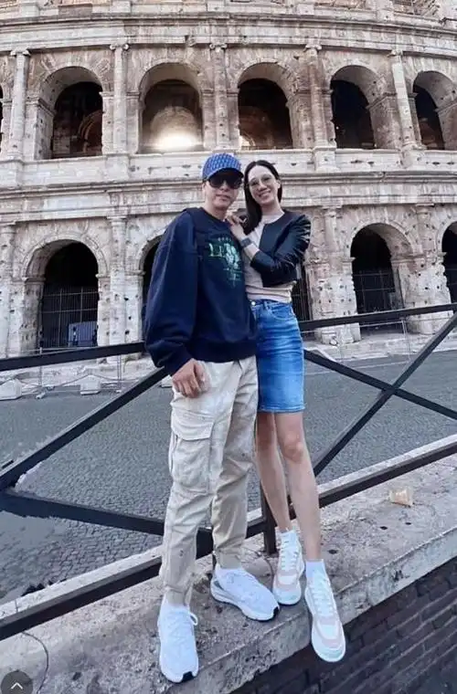 甄子丹汪诗诗意大利游玩14岁甄济嘉骑8w滑板身高已超超模母亲