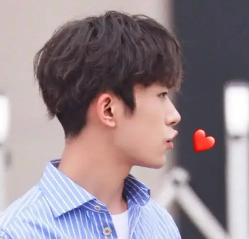 谭松韵放出18格素颜自拍,易烊千玺用7颗爱心表白|华晨宇_网易订阅