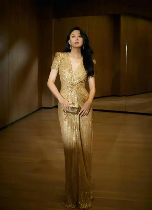 殷桃金色礼服太美了|殷桃|礼服_新浪新闻