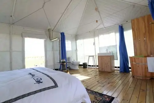 若尔盖住宿推荐栖山黑帐蓬第一自驾游营地