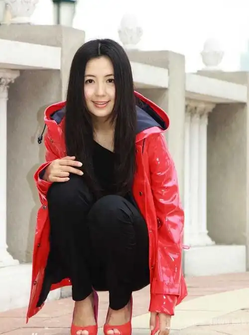 实力派演员于和伟,因一件事宠了妻子30多年,网友:这个女人值得