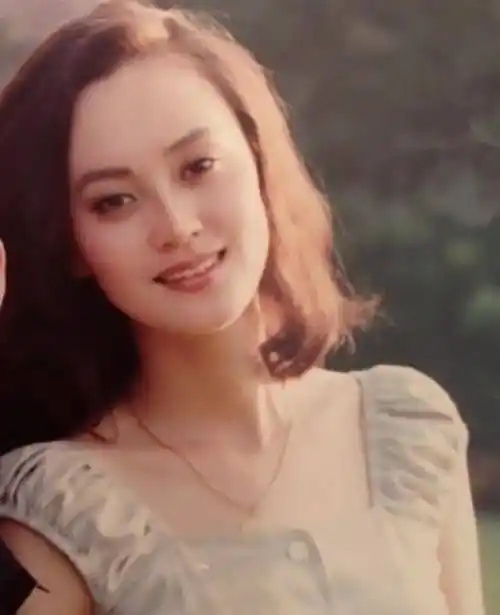 "绝情女人"宋佳:丈夫身患重病,她分手弃夫远走,泪水里有苦衷_张学津