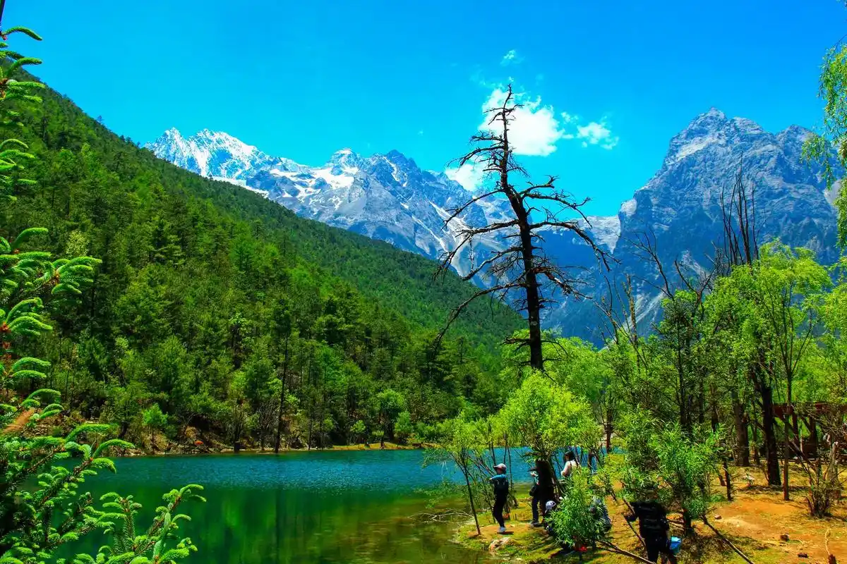 云南丽江蓝月谷自然风光