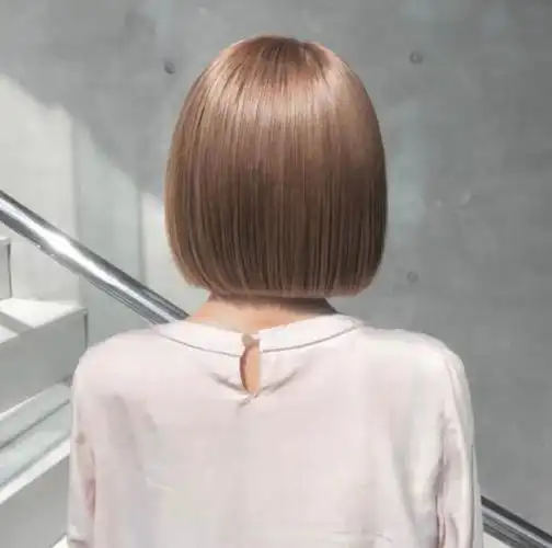 很受女生欢迎的一刀切的短发,让你出街回头率百分百,减龄