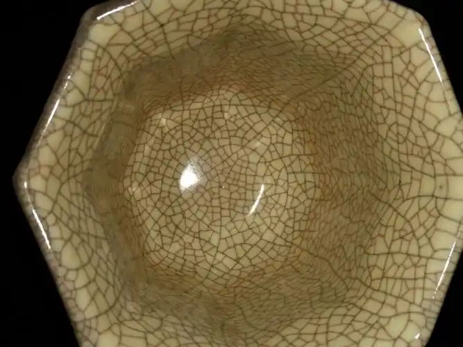 写美篇哥窑三扉棱足双立耳小香鼎 北京裴兆松 哥窑三扉棱足双立耳小香