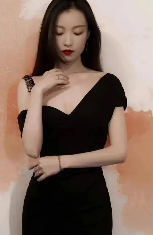 曝演员倪妮疑似轧戏,拍戏途中离组拍电影,一心二用被吐槽不敬业_妮妮