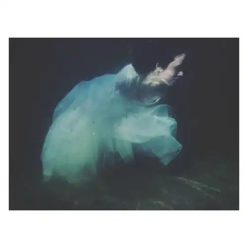 请你溺水水下摄影可做头像