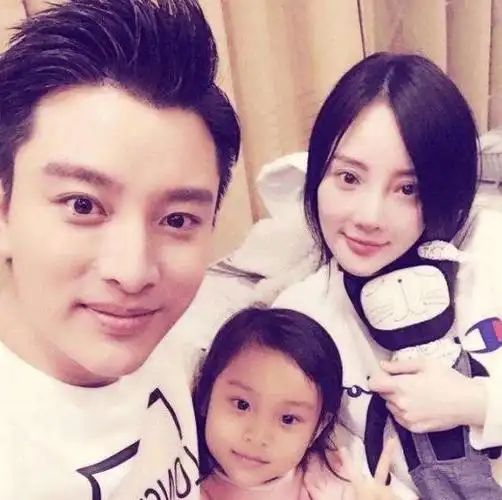 网曝李小璐晒出孕检单 贾乃亮喜得双胞胎 谣言不攻自破