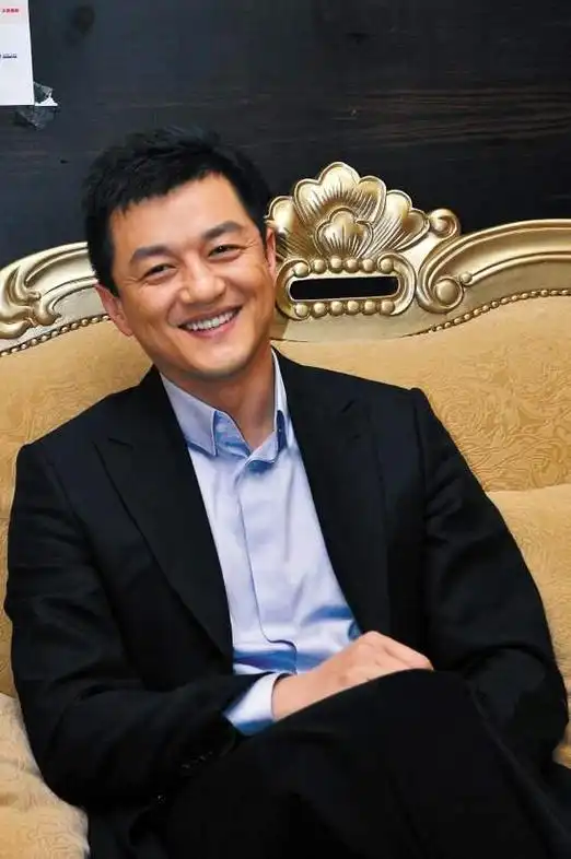 李亚鹏再婚做爸爸:追爱的过程就是翻山越岭