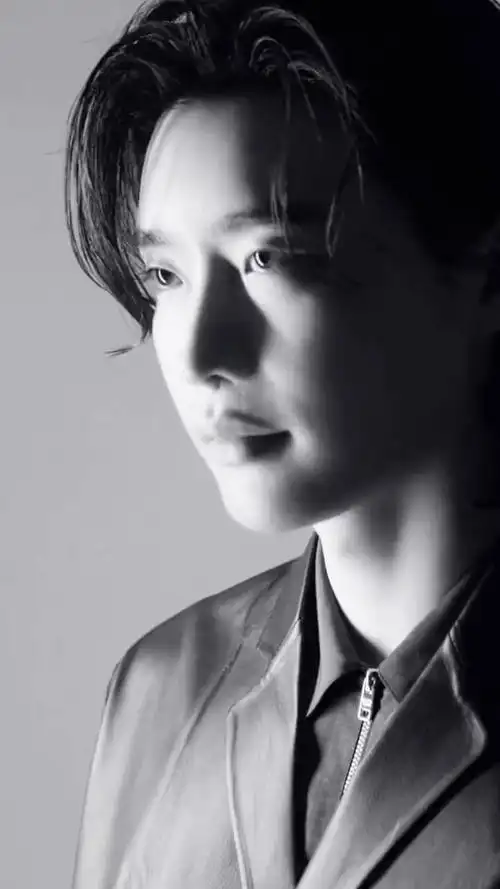 我要上热门#2021韩国偶像艺人李钟硕长发英姿帅气回归