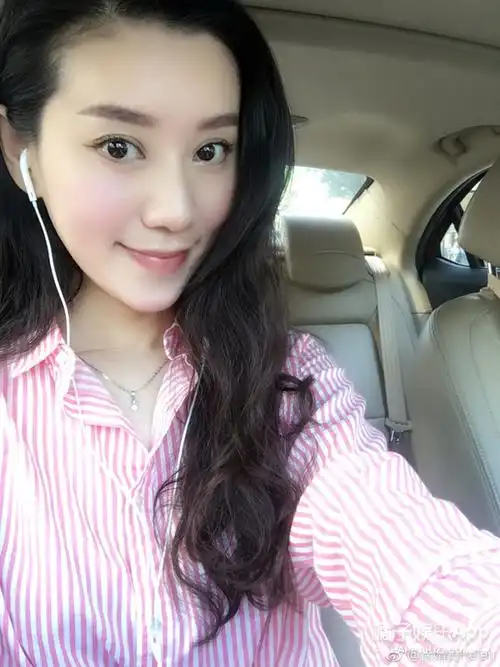 她现在长这样啦!_徐婧灵