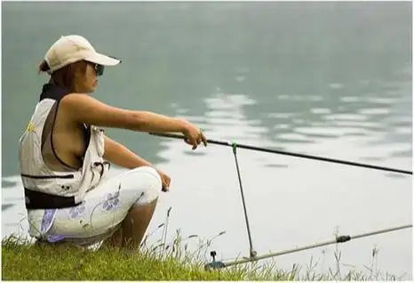 美女钓鱼的各种姿势,总有一款适合你