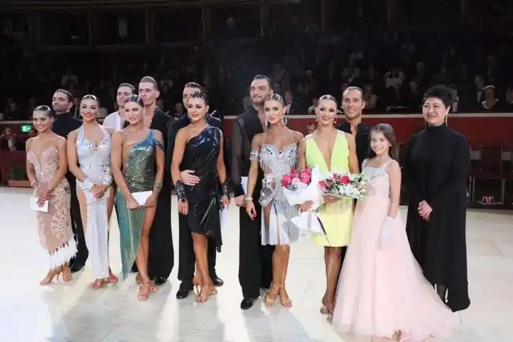 international尤利娅伦巴,结束一吻甜蜜暴击!_拉丁舞