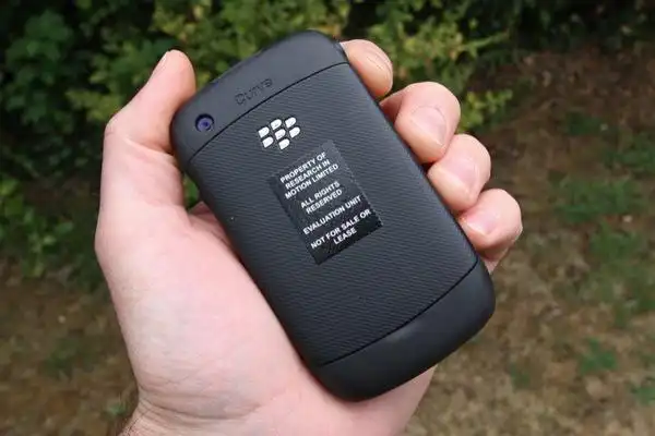 经典curve延续 全键盘黑莓9300美图赏