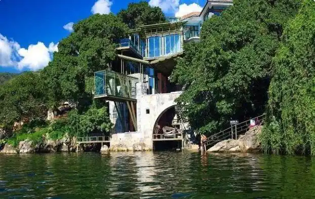 杨丽萍豪宅_杨丽萍洱海豪宅宛如仙境鲁豫看了都想要 觉得不老女神很