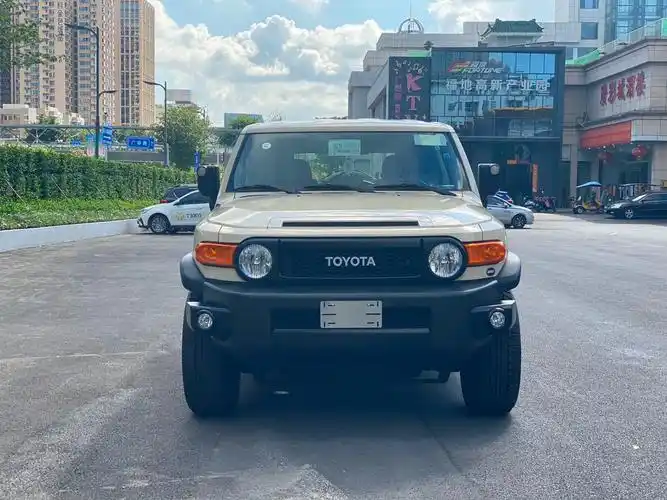 2023款丰田酷路泽fj中东版国六第一批