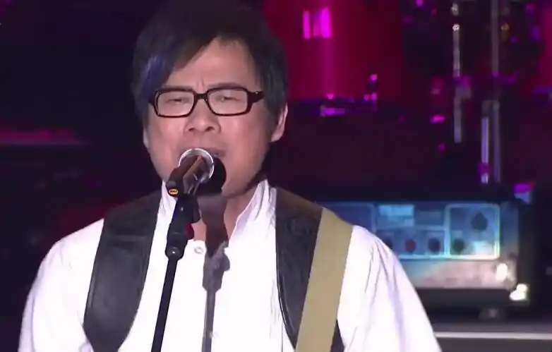 2《皇后大道东》是罗大佑,蒋志光演唱的一首歌曲,由林夕填词,罗大佑