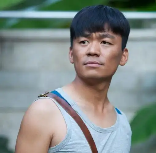 51岁的徐峥:有才有名有利,但唯独没有头发