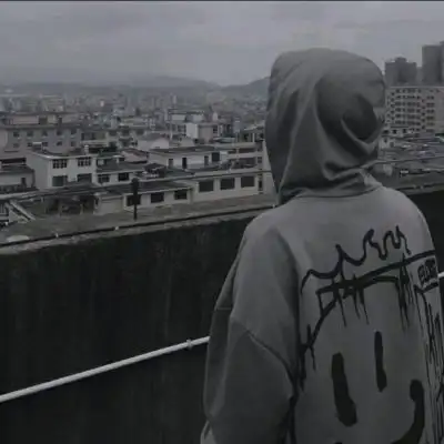 颓废伤感男生头像心软是病要我命