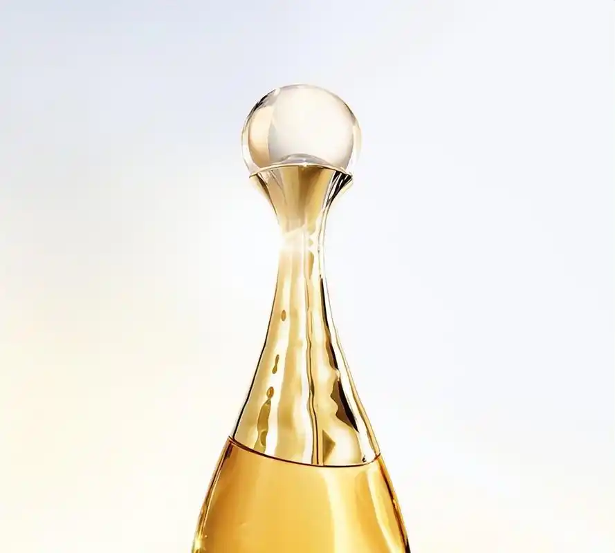 迪奥jadore真我香水凝聚黄金般馥郁饱满的珍贵花香,触动心灵