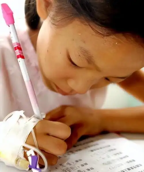 回顾2005年八岁女孩身患白血病自愿放弃治疗安排自己的后事