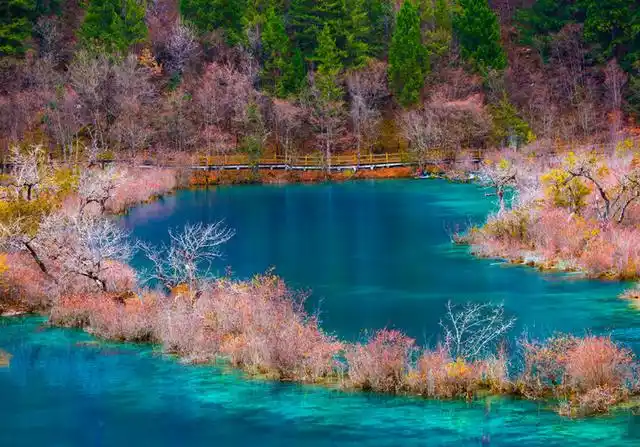 九寨沟景区里面可以住宿吗?九寨沟几月份去最好?