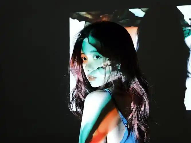 宅家自拍今敏美学的投影仪写真03