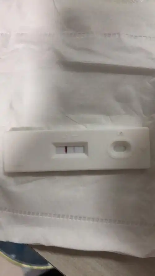 五月二号来的大姨妈六月二号测出两个杠一深一浅我这是怀孕了吗