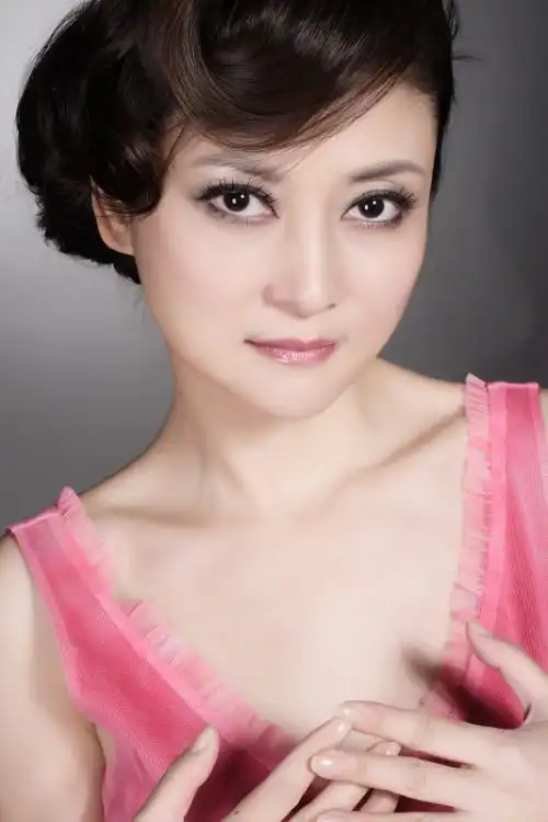 因为当时的朱晓琳可谓是最为火爆,因此也和歌手程琳并称为"二琳"呈南