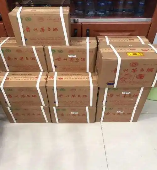 新乡卫滨回收名酒老酒安全快捷回收五粮液整箱