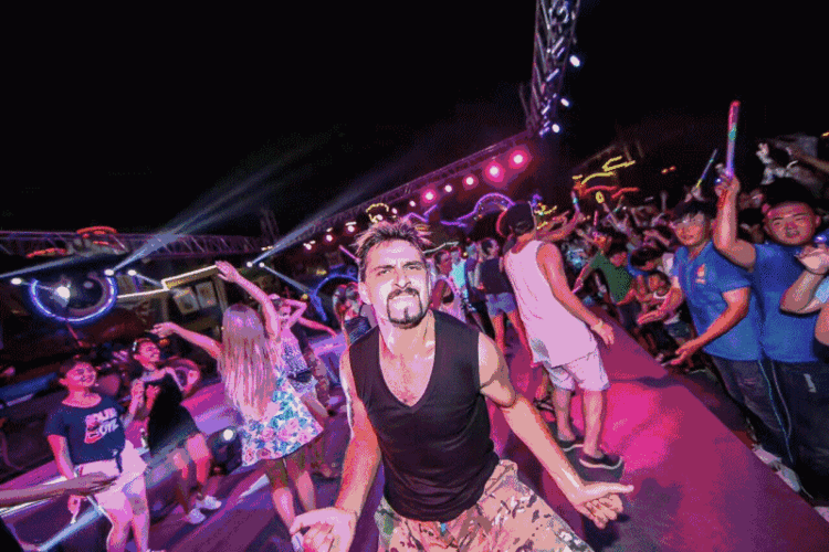 活动时间:2018年1月1日 9:00刘惜君倾情助阵爱·启航开业庆典活动时间