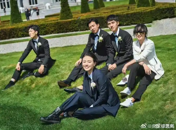 还以为马思纯是张若昀的伴郎