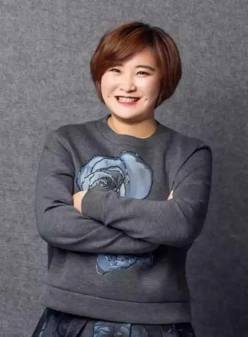 贾玲_明星介绍_明星库_爱特豆