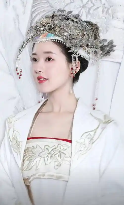 盘点国内女明星的古装白衣造型—一袭白裙 清丽脱俗 倾国倾城