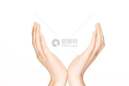 双手托举关爱环保手势特写