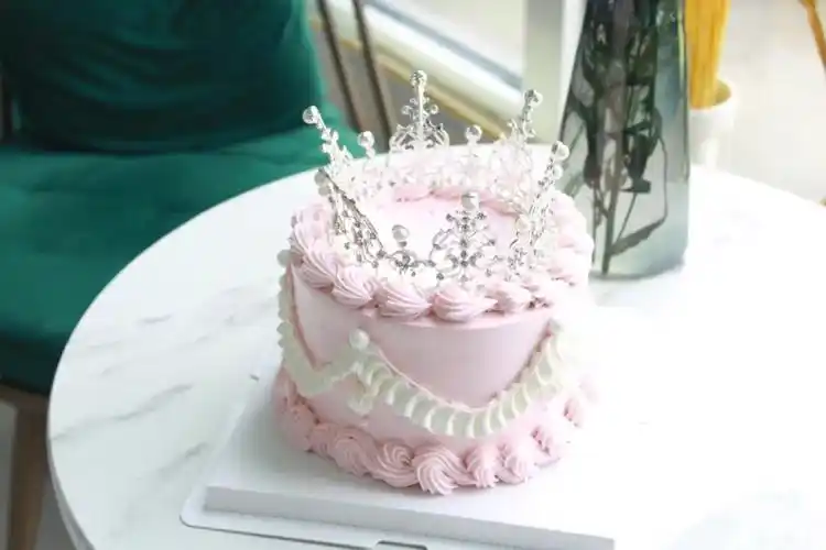 女生皇冠蛋糕