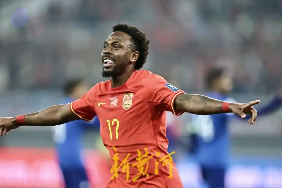 武磊梅开二度费南多韦世豪建功国足4比1战胜新加坡