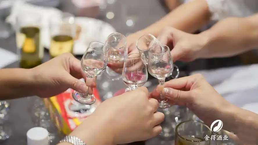 "老酒热" 回归丨 白酒投资新浪潮,你跟上了吗?_手机搜狐网