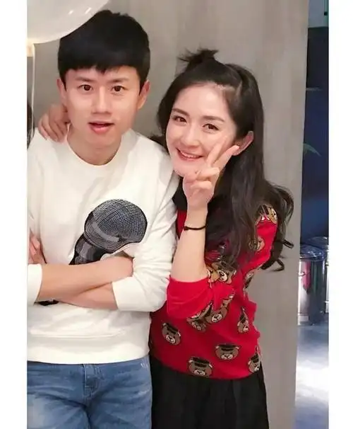 41岁谢娜为老公张杰庆生相识16年结婚11年系女方主动追求男方