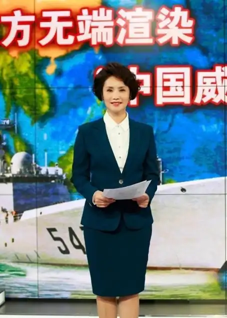 央视主播徐俐退休,60岁竟然还这么漂亮,穿红裙气质也太高级了!