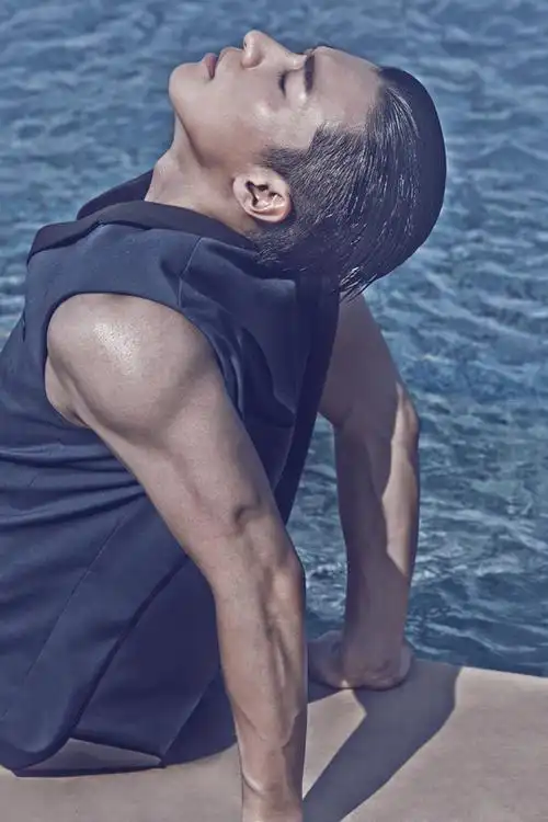 乔任梁夏日写真大片轻熟硬汉展露十足男人味