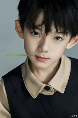 于正高调官宣签约童星年龄仅8岁惹争议