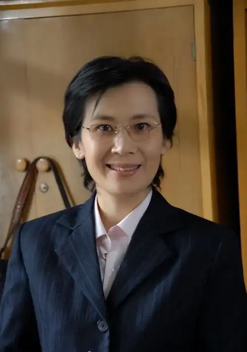 国家一级演员肖雄:当红时为了演戏而离婚,今65岁仍单身的她后悔吗