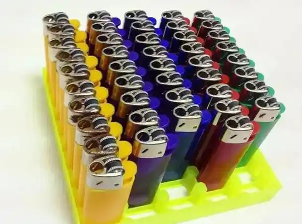 打火机,是一种用来点燃香烟,蜡烛等物品的小型设备,通常由金属或塑料