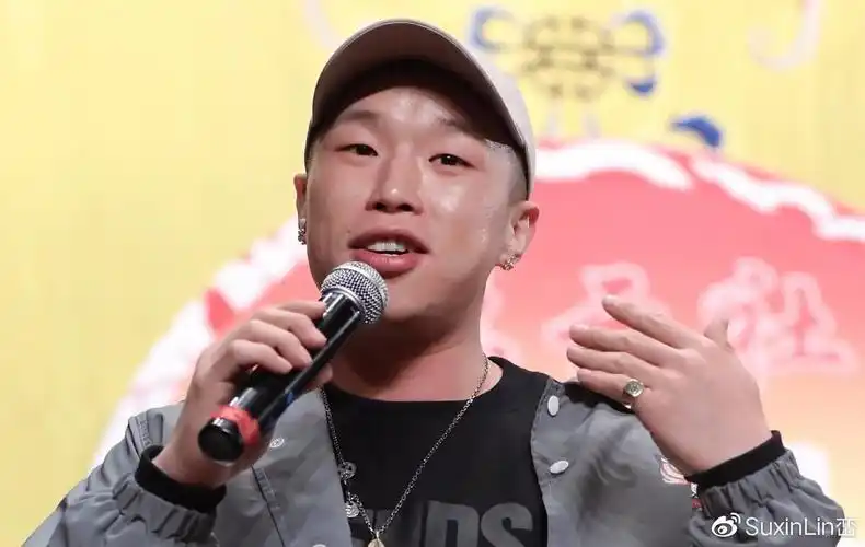 烧饼与曹鹤阳借酒浇愁德云社迟迟不演出徒弟们实在熬不住了