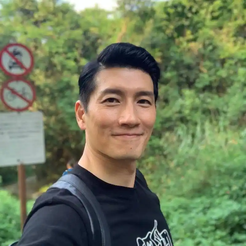 恭喜!51岁袁文杰正式迎娶小7岁女友,因母亲离世婚期延后两年