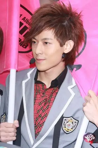 请问知道谁知道敖犬的qq号?