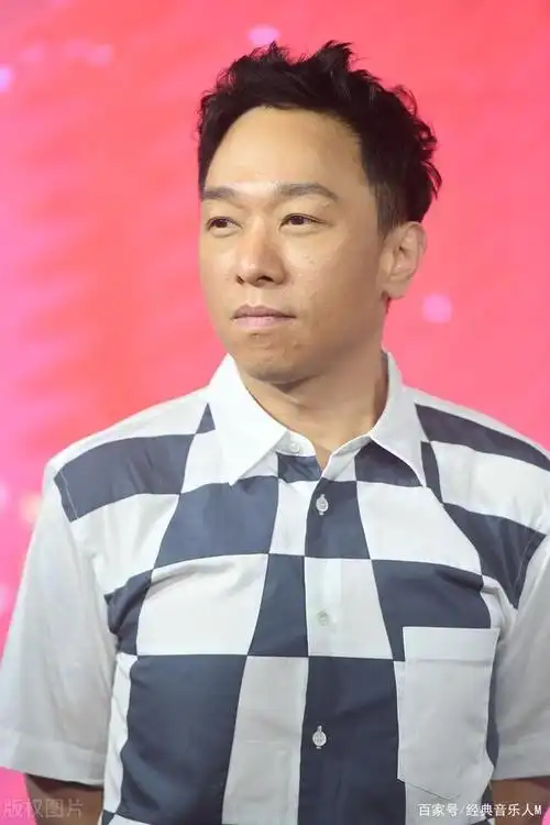 黄家强他是香港最出名乐队的成员却因为一个人的离去一蹶不振