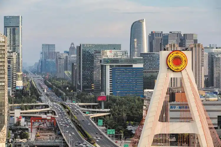 成都天府立交桥上的"太阳神鸟"