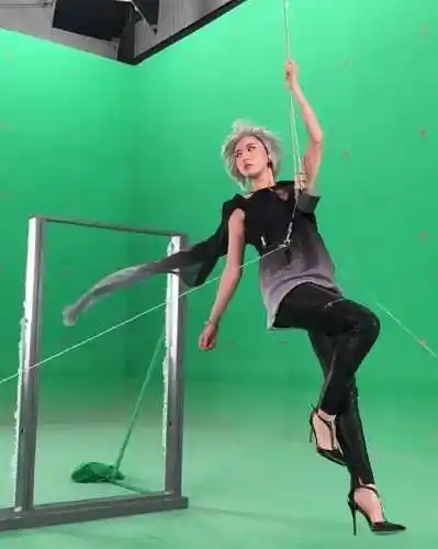 长城网 娱乐频道 滚动新闻 胡然从中国传媒大学毕业后,经一位帮助导演